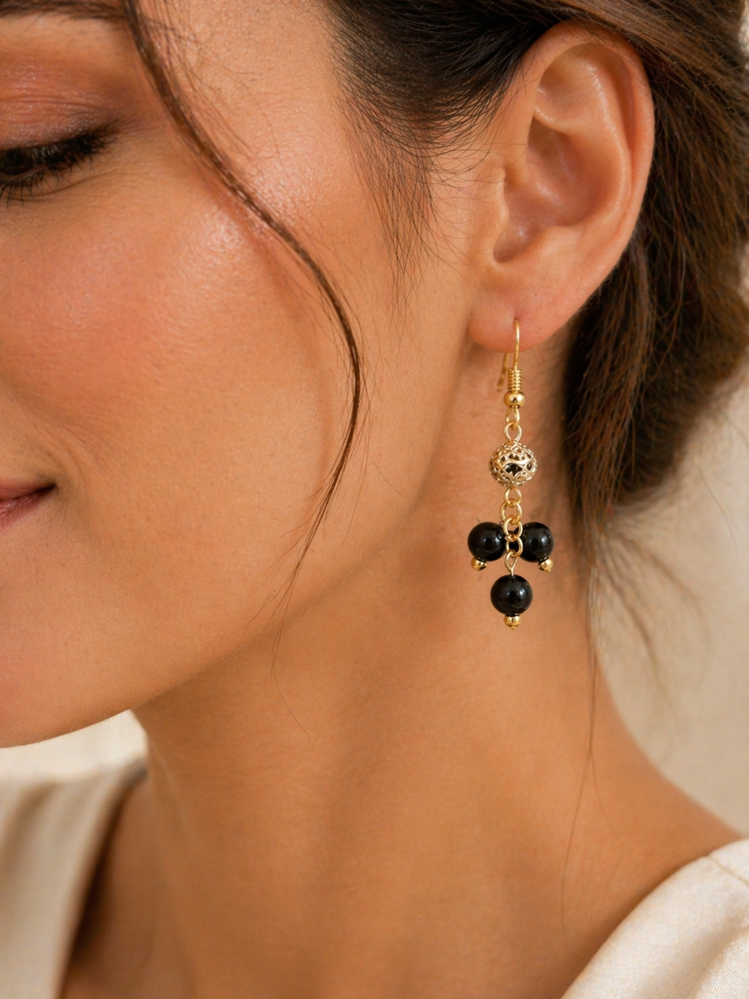 Boucles d'oreilles Perle Orientale – 3 Perles Noires & Crochet Doré