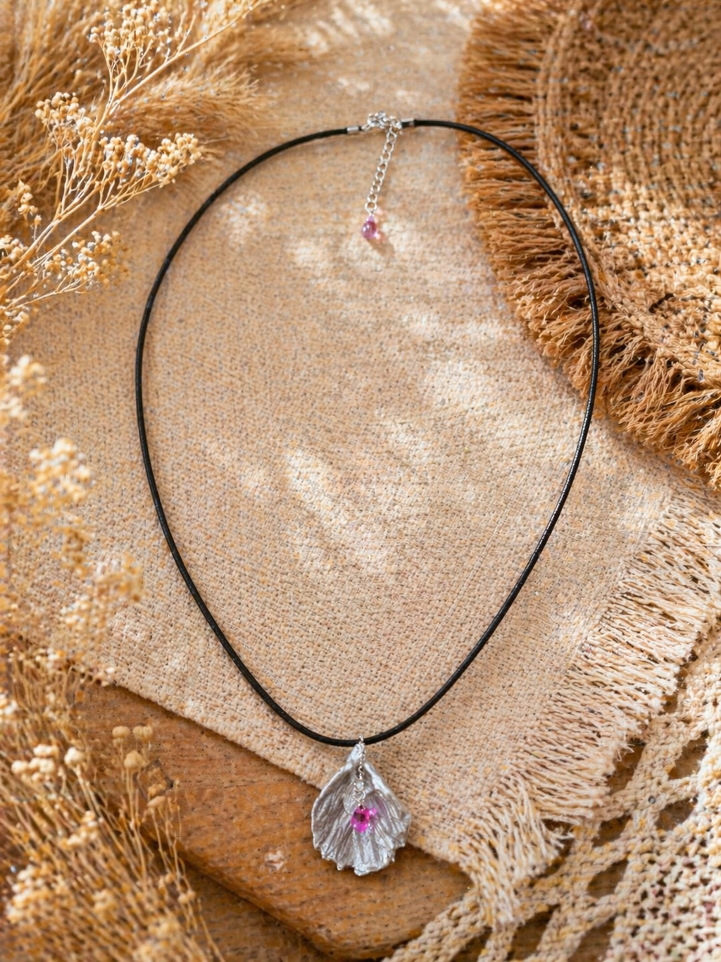 Collier Feuille en Argile Peinte Argent & Cristal – Fait Main