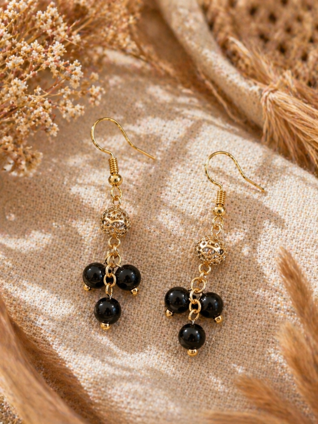 Boucles d'oreilles Perle Orientale – 3 Perles Noires & Crochet Doré