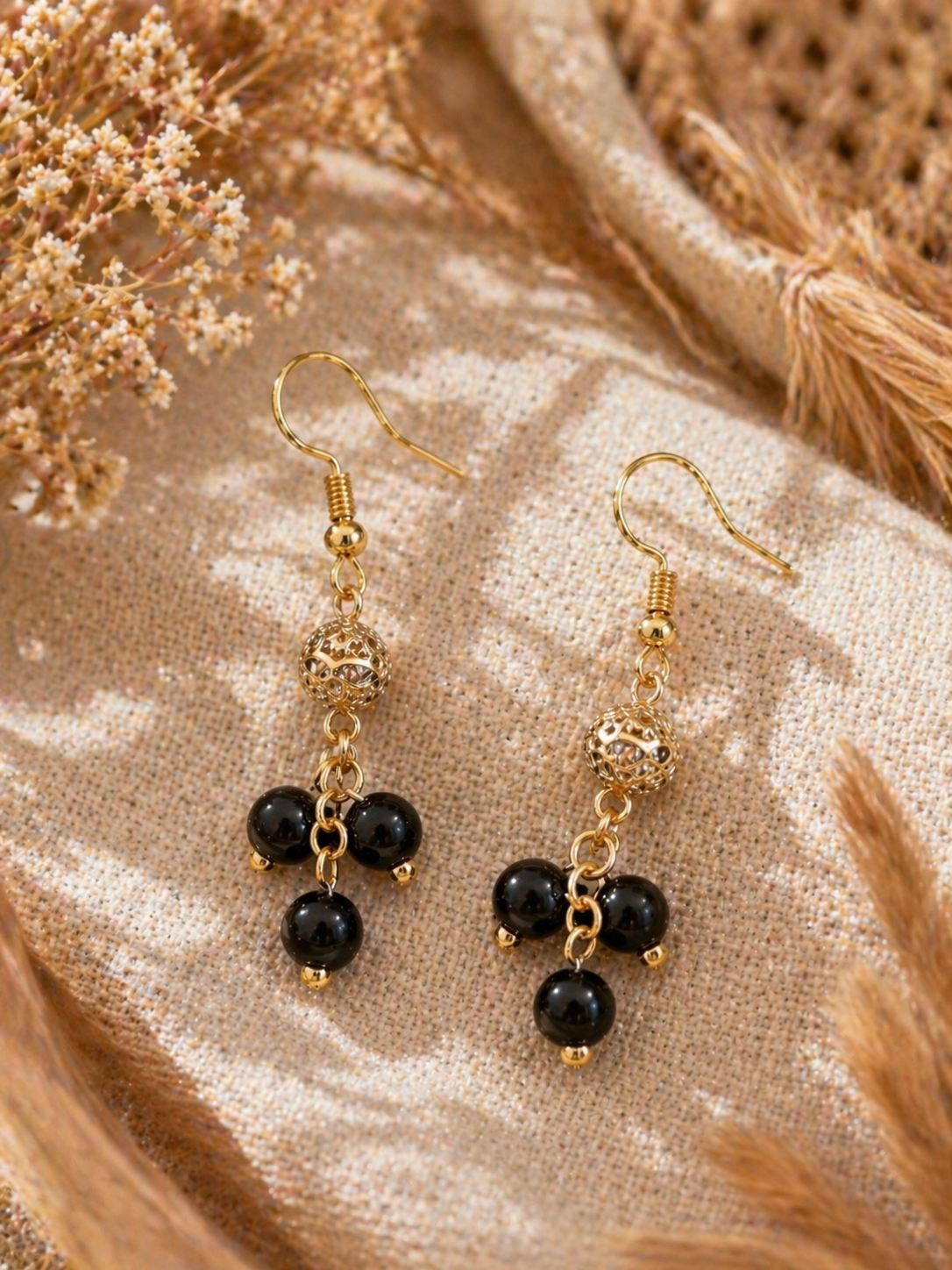 Boucles d'oreilles Perle Orientale – 3 Perles Noires & Crochet Doré